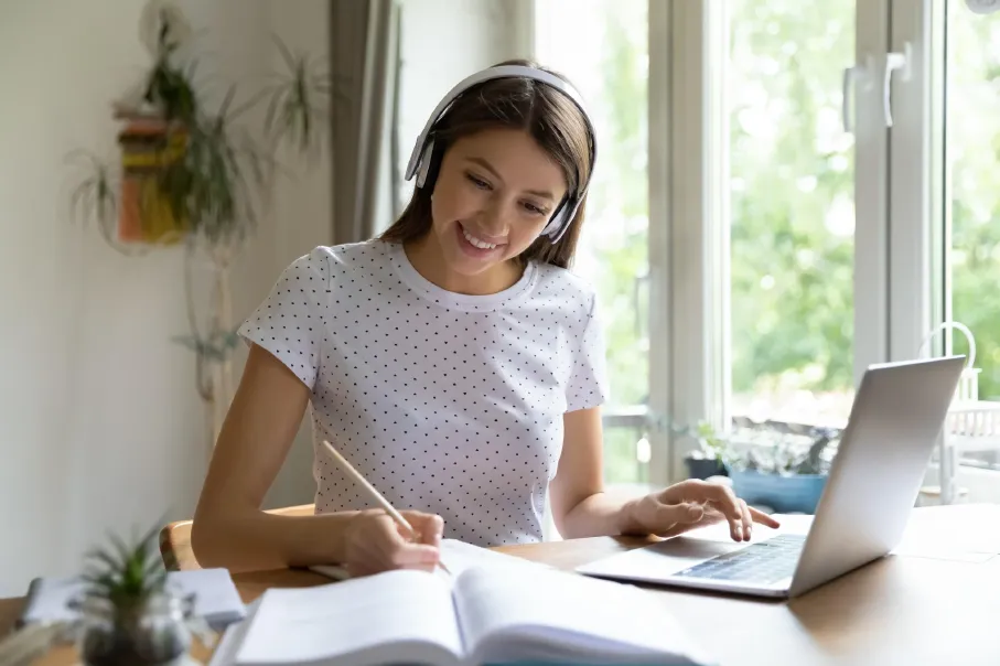 101-online-course-distant-education.webp